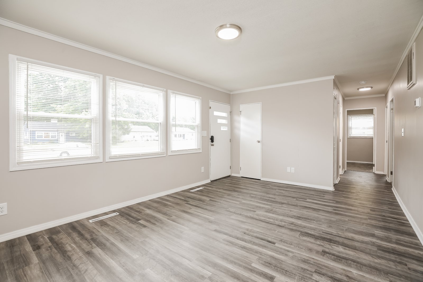 Building Photo - 4522 Riverside Dr