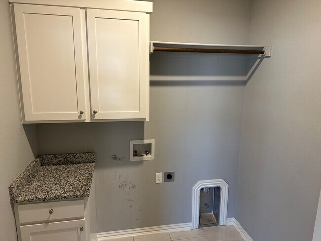 Building Photo - Available Now! Modern 3-Bedroom, 2-Bathroom Home in Legendary Subdivision near Shaw Elementary