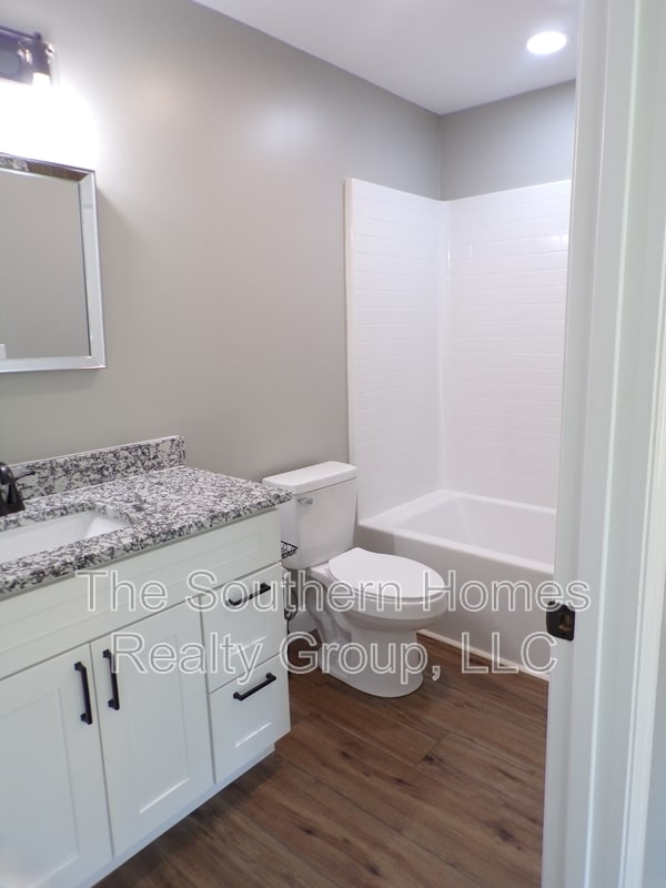 Building Photo - 533 Anton St