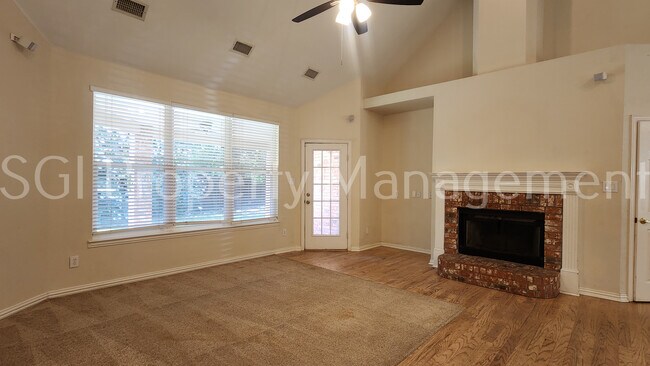 Building Photo - 329 Parkhurst Ln