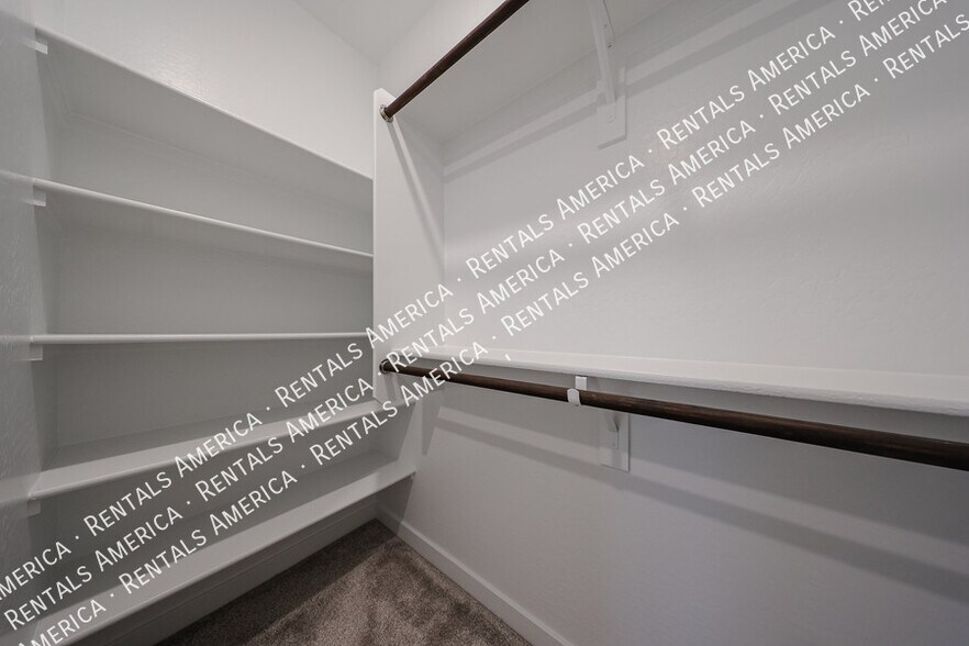 Building Photo - 10151 E Ulysses Ave