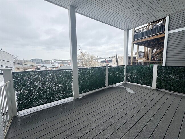 Building Photo - 360 Meridian St