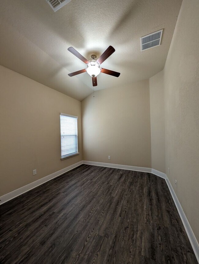 Building Photo - 1227 Old FM 306