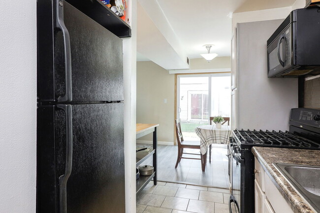 Building Photo - 21S S Fernwood Dr