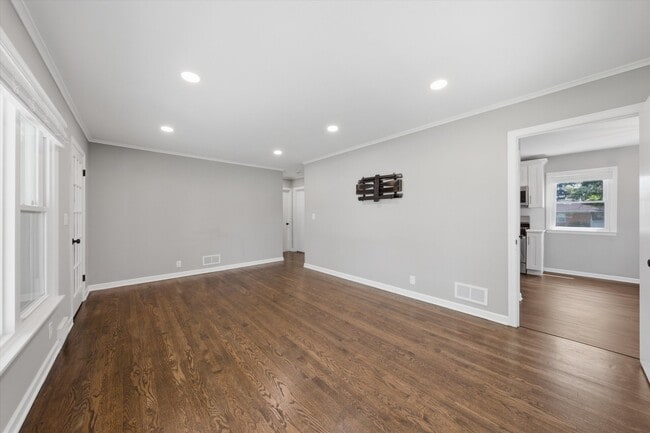 Building Photo - 1349 Perry St