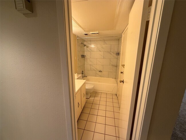 Building Photo - 14777 Wunderlich Dr