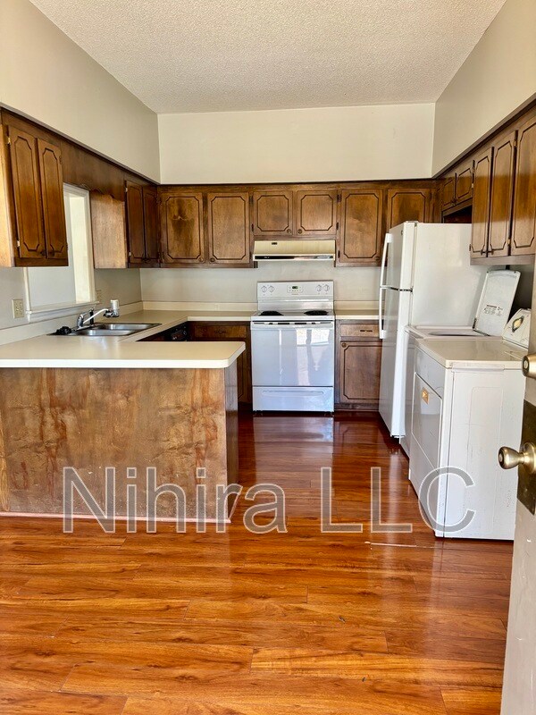 Building Photo - 310 W Broad St