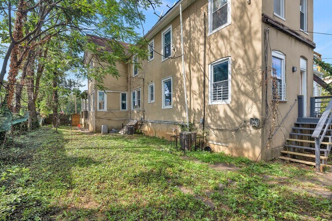 Building Photo - 3503 Oakmont Ave