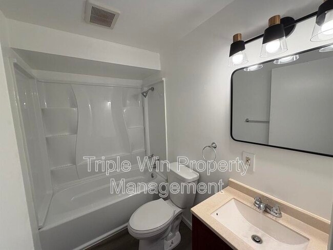 Building Photo - 2408 Caverhill Dr