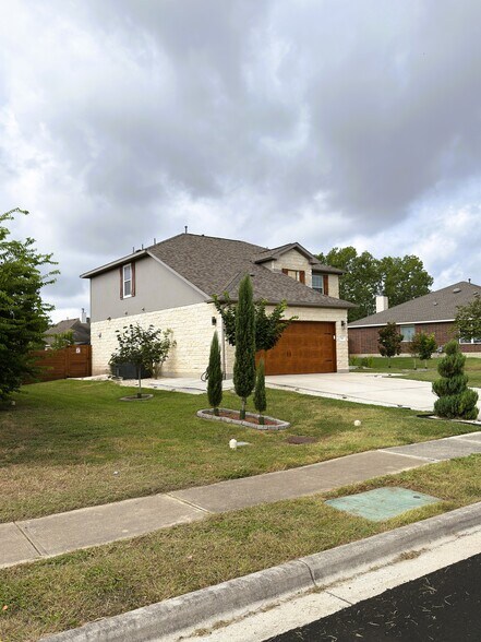Building Photo - 178 Amber Oak Dr