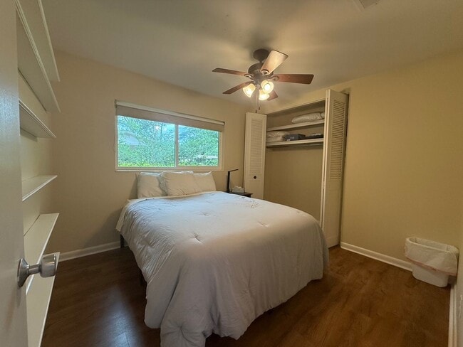 Building Photo - 3/2 in Fernwood Manor-FULLY FURNISHED
