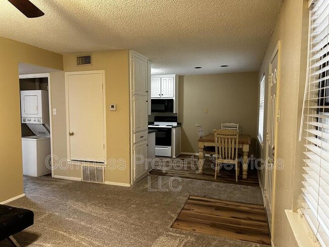 Building Photo - 1214 Baylor Ave