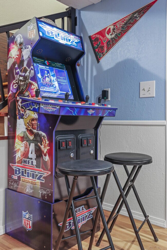 Building Photo - 924 Capital St