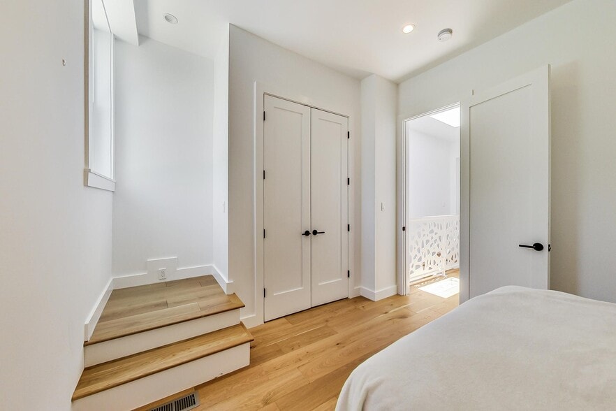 Building Photo - 25 U St NE