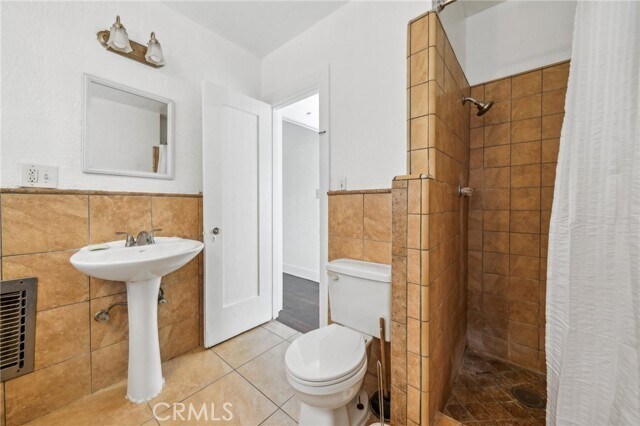 Building Photo - 3098 N Arrowhead Ave