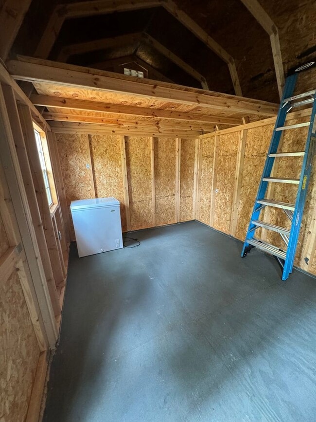 Building Photo - Available July!