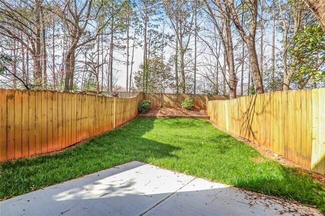 Building Photo - 1210 Cleburne Ave NE