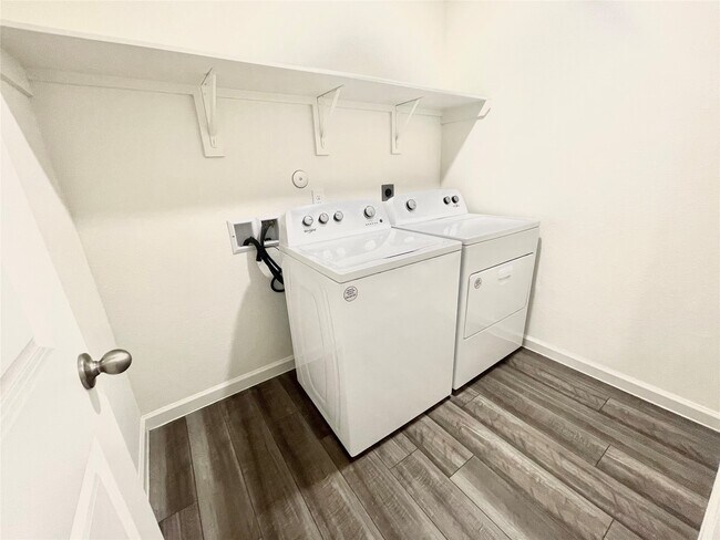 Building Photo - 5915 Grantgrala Dr