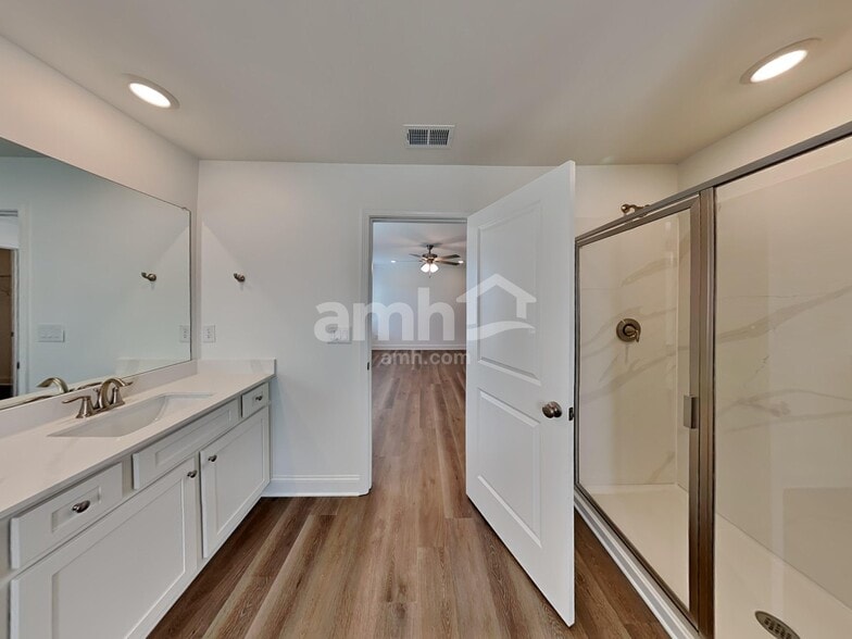 Building Photo - 1007 Highland Walk
