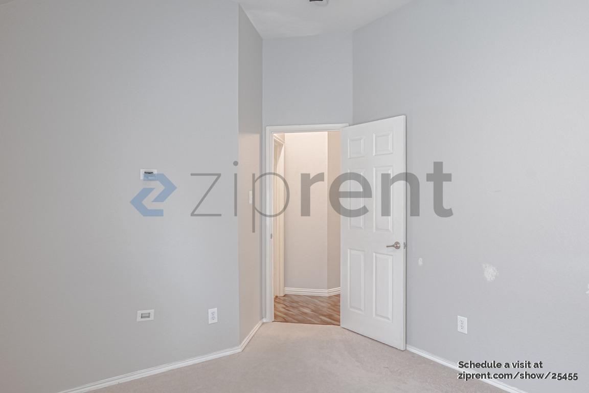 Building Photo - 11853 Del Rio Dr