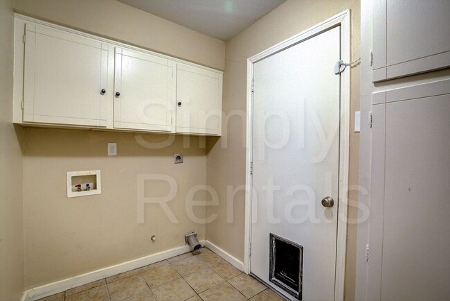 Building Photo - 6426 Chapman Dr