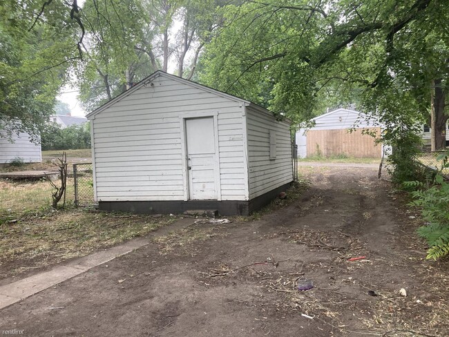 Building Photo - 3 br, 1 bath House - 1610 South Lydia Avenue