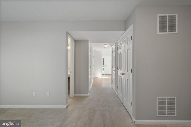 Building Photo - 1026 Longview Ln
