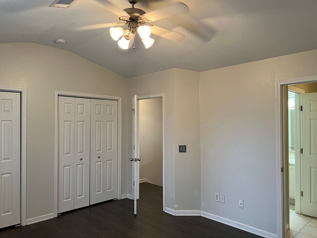 Building Photo - 2 Bedroom Townhome Close to Downtown Frank...