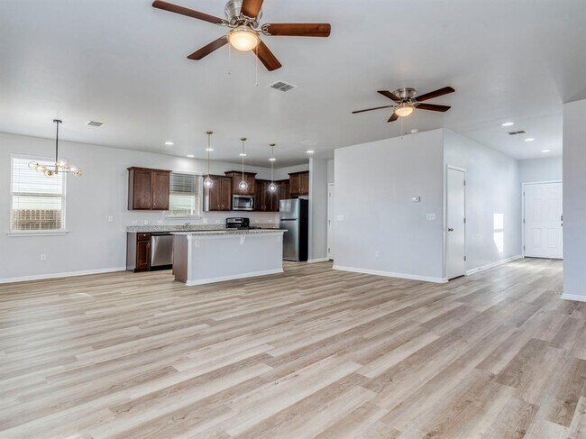 Building Photo - 424 Wapiti Rd