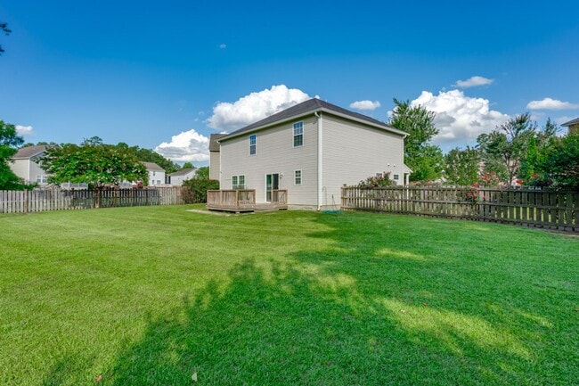 Building Photo - Beautiful home on one of Lake Carolina's largest cul-de-sac lots!