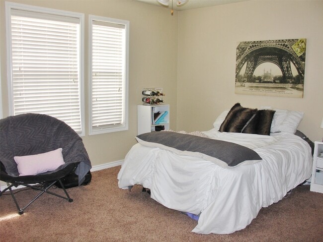 Building Photo - 106 Vista Way