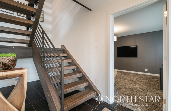 Building Photo - Stunning Modern Luxury in Southwest Hills