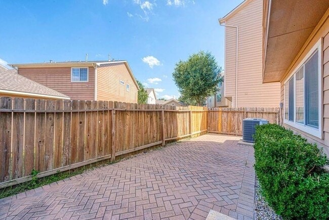 Building Photo - 3302 Clearview Cir