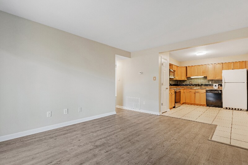 Building Photo - 700 Ridgeside Dr