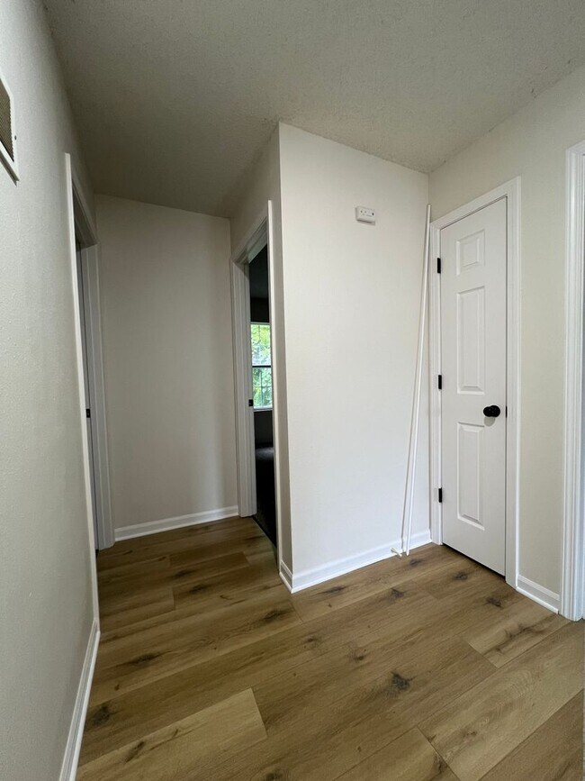 Building Photo - 1908-1910-1910 Arlene Dr