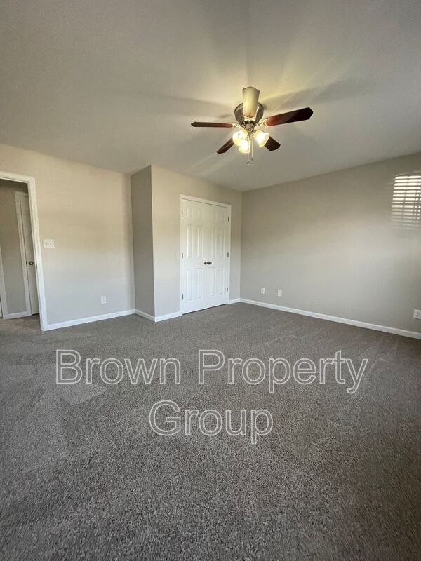 Building Photo - 370 Fairfield Cir