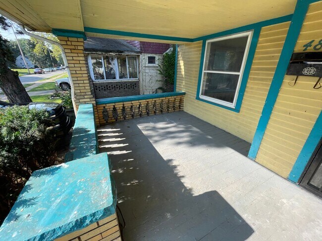 Building Photo - SECTION 8 and EDEN ACCEPTED!! Newly Renovated 4BR Home with Tons of Space!