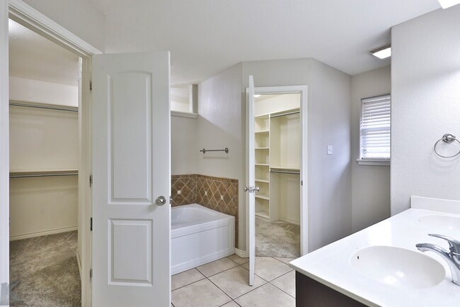 Building Photo - 7125 Sable Cir