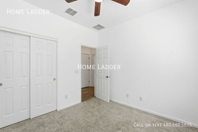 Building Photo - 3234 E Dogwood Pl