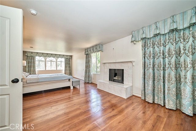 Building Photo - 1089 Village Dr
