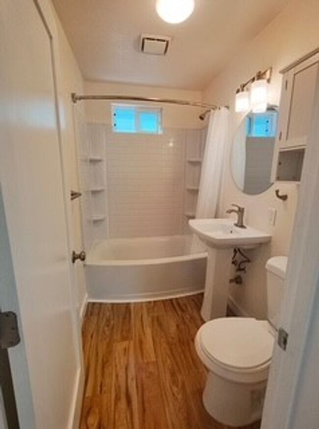 Building Photo - Adorable 2 Bedroom 1 Bath Single Story Hou...