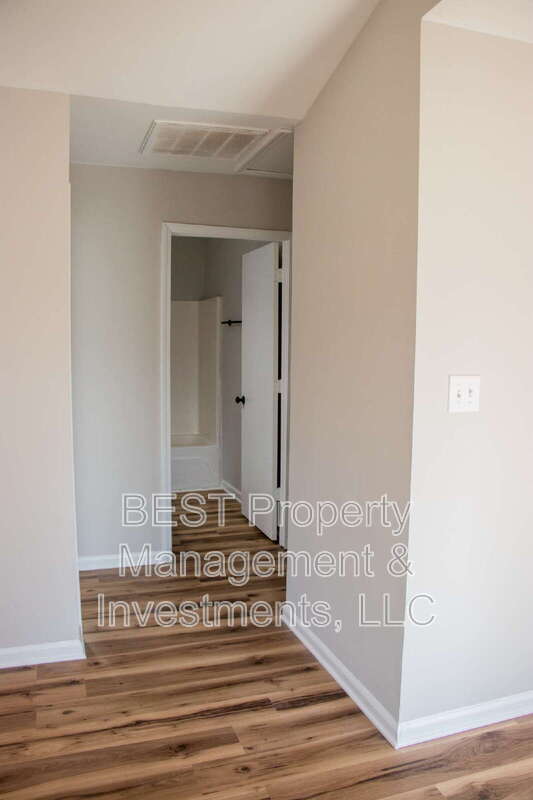 Building Photo - 3225 Lasalle St