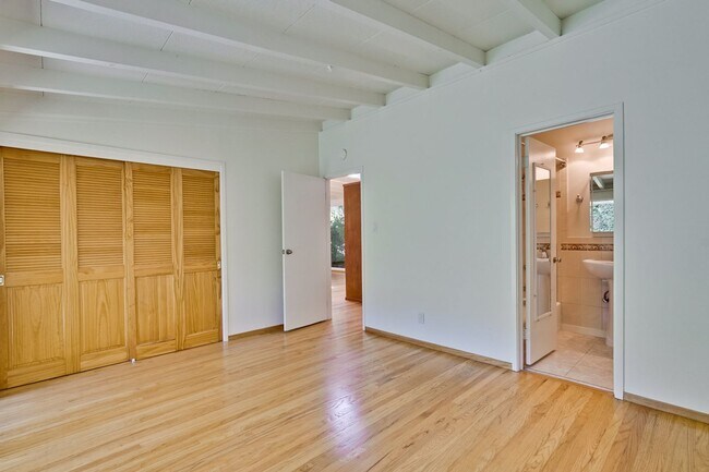 Building Photo - 3 Bed 2 Bath Mackay Home in Desirable Mont...
