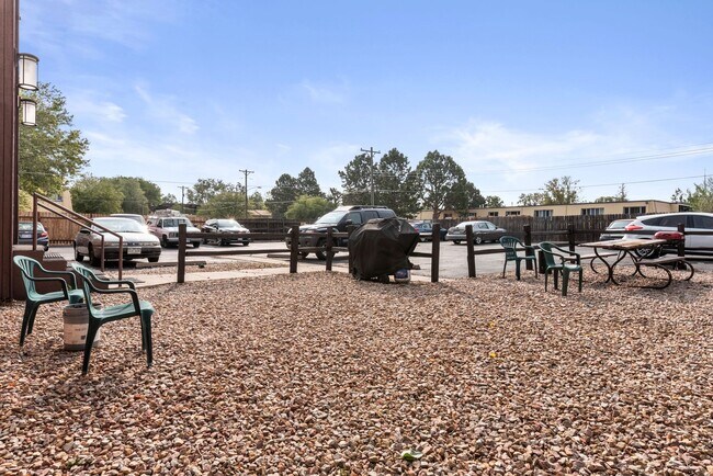 Building Photo - 3611 E San Miguel St