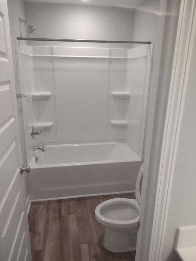 Building Photo - **$800.00 OFF THE FIRST FULL MONTHS RENT W...