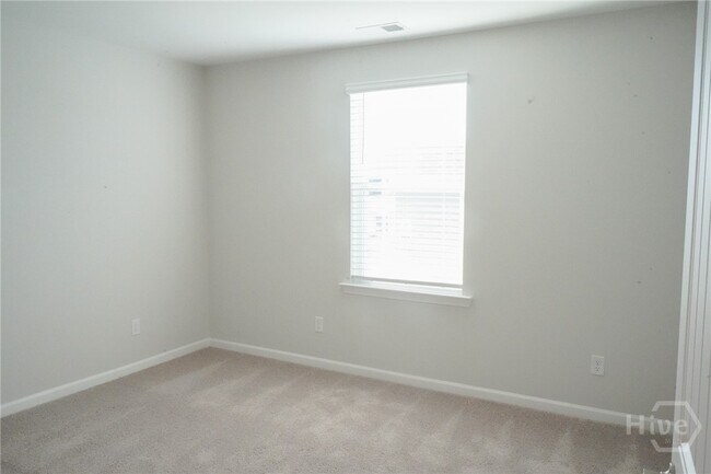 Building Photo - 142 Brookline Dr