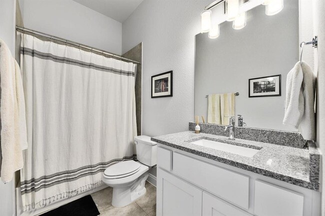 Building Photo - 304 Gulfton St