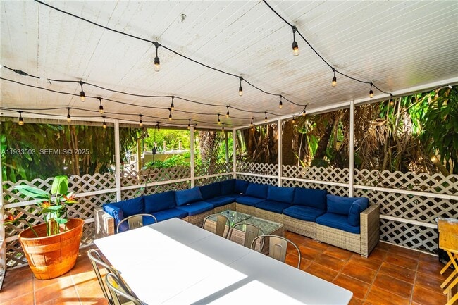 Building Photo - 427 NE 107th St