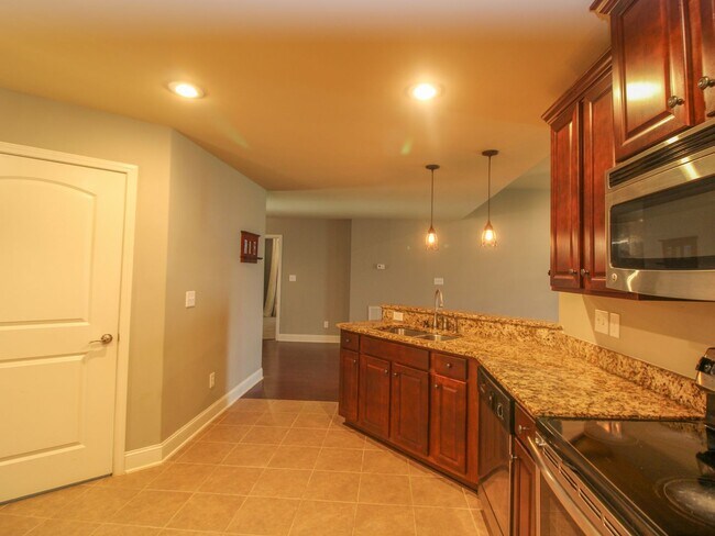 Building Photo - 4 Bedroom Home  in Athens City!