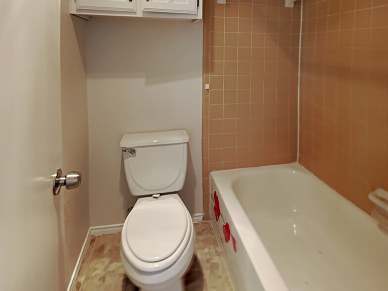 Building Photo - 5211 Wild Horse Ct